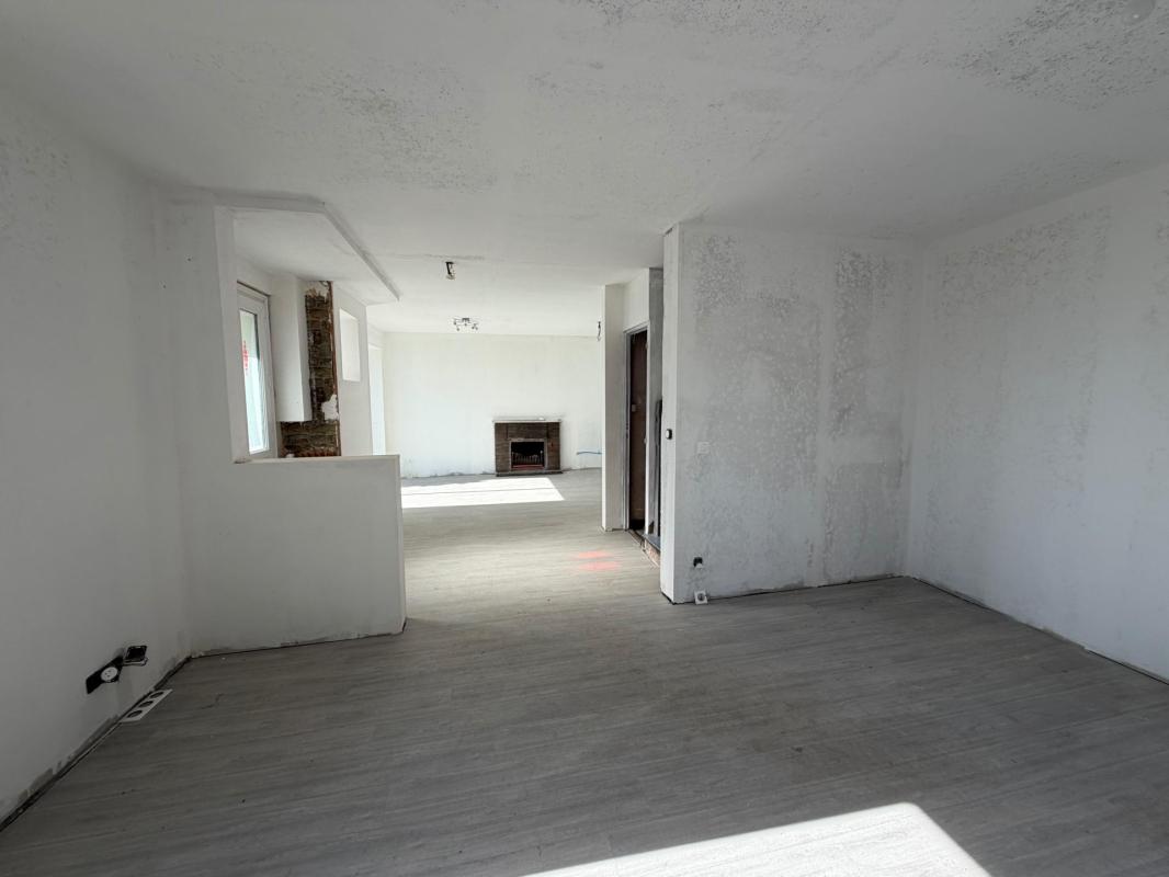 Ensemble immobilier avec garage et hangar et terrain à Bâtir - Photo 4