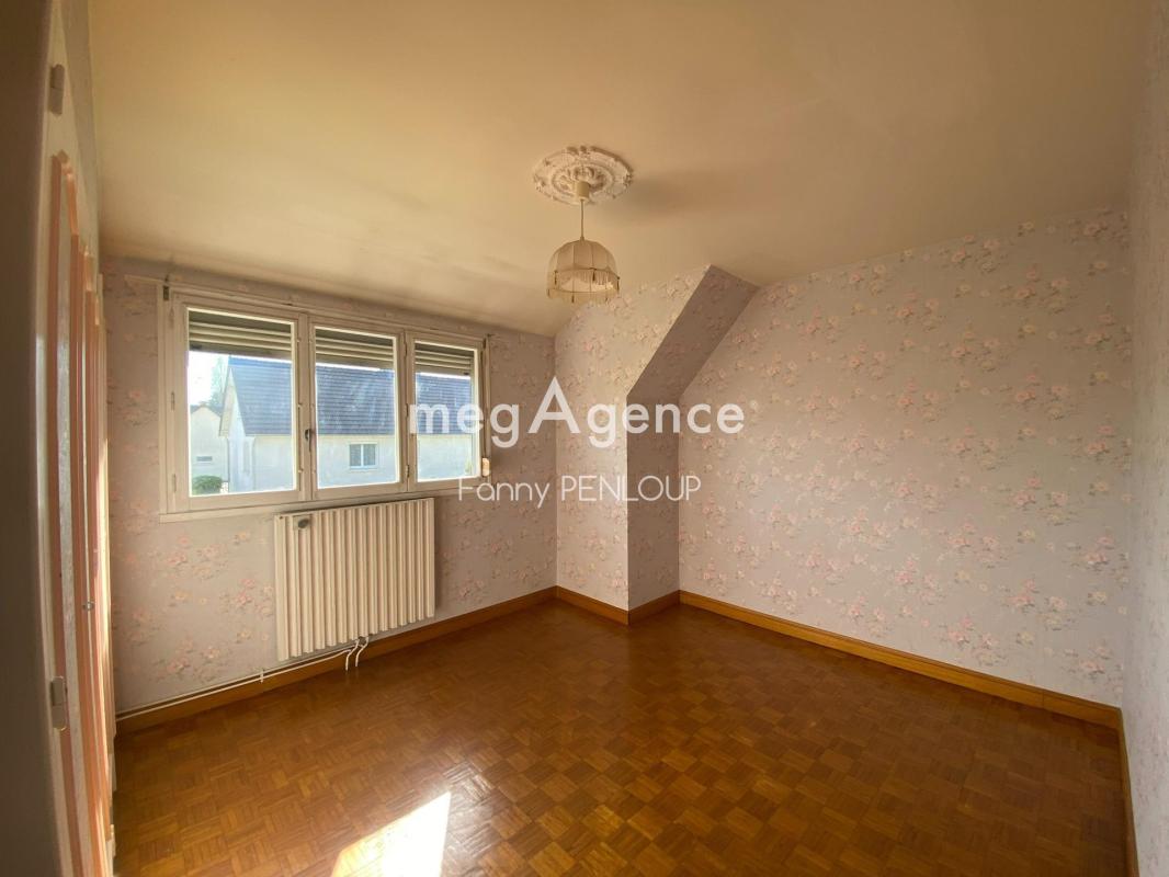 LE VAL SAINT-PERE : Maison 3 chambres avec jardin et garage - Photo 5