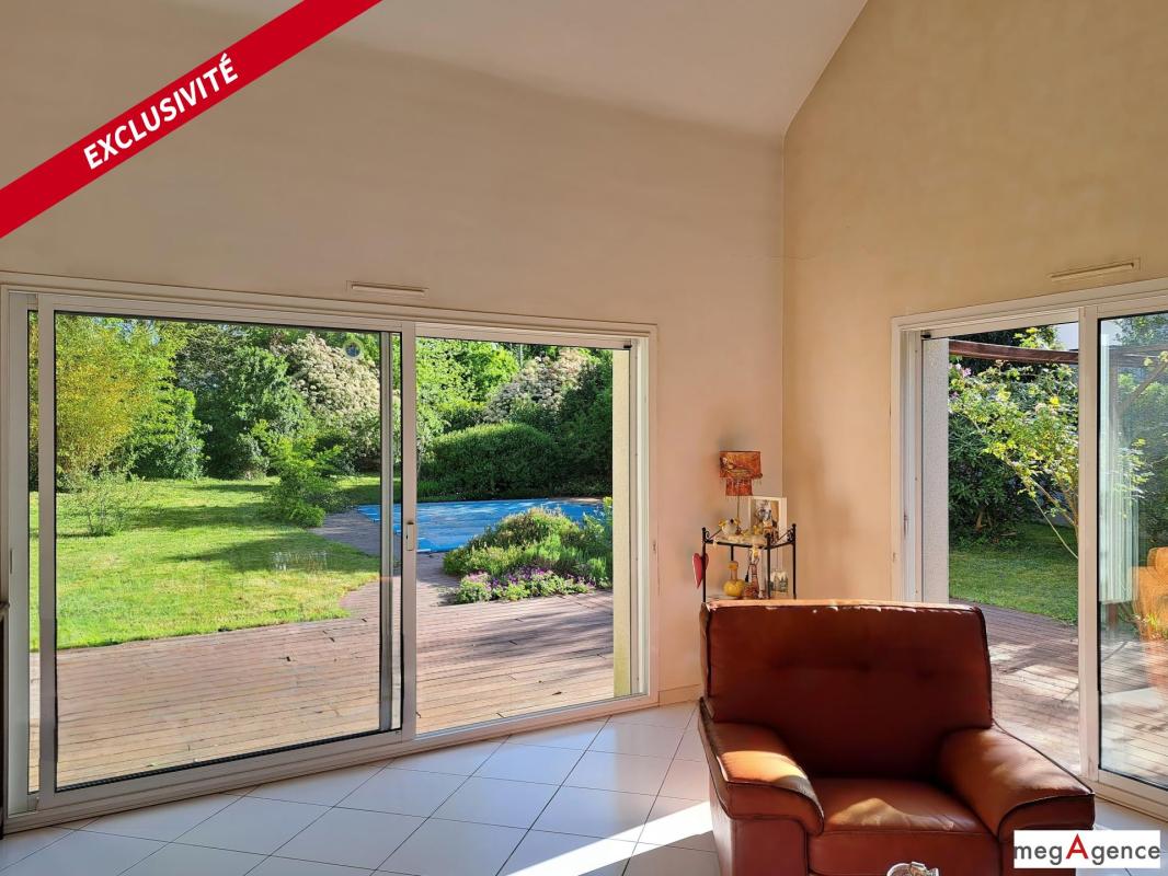 À Sautron – Maison d’architecte au calme, avec piscine et grand jardin arboré - Photo 3