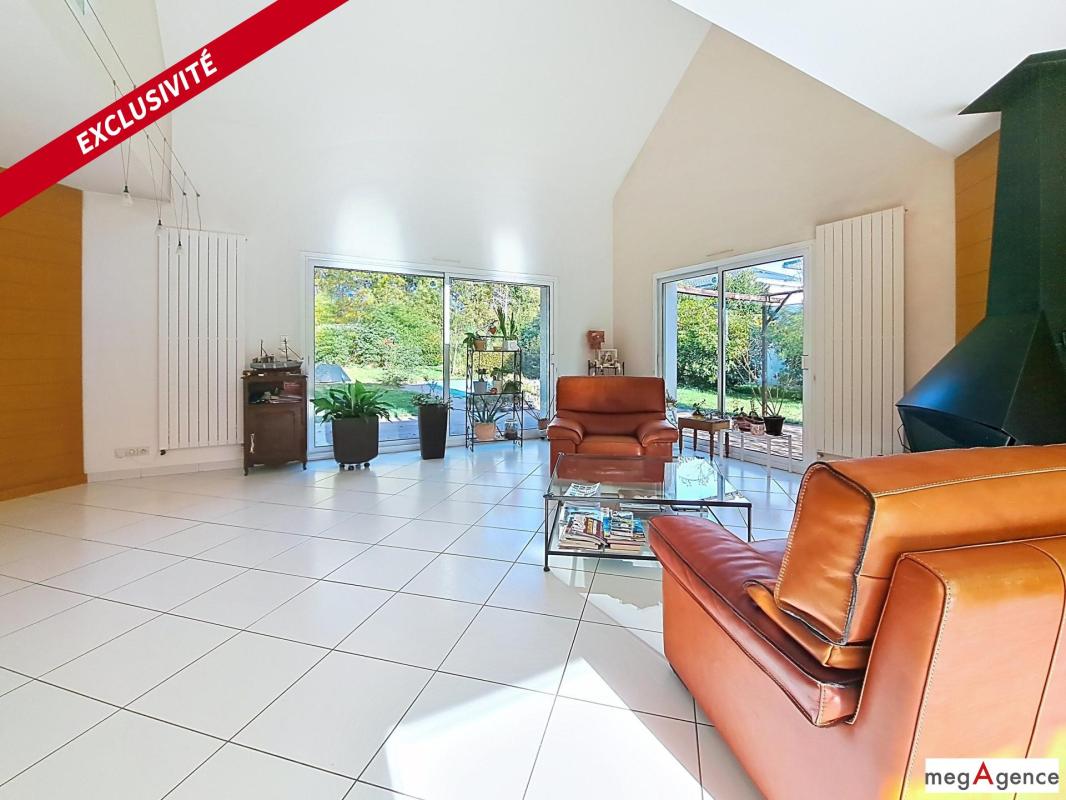 À Sautron – Maison d’architecte au calme, avec piscine et grand jardin arboré - Photo 5