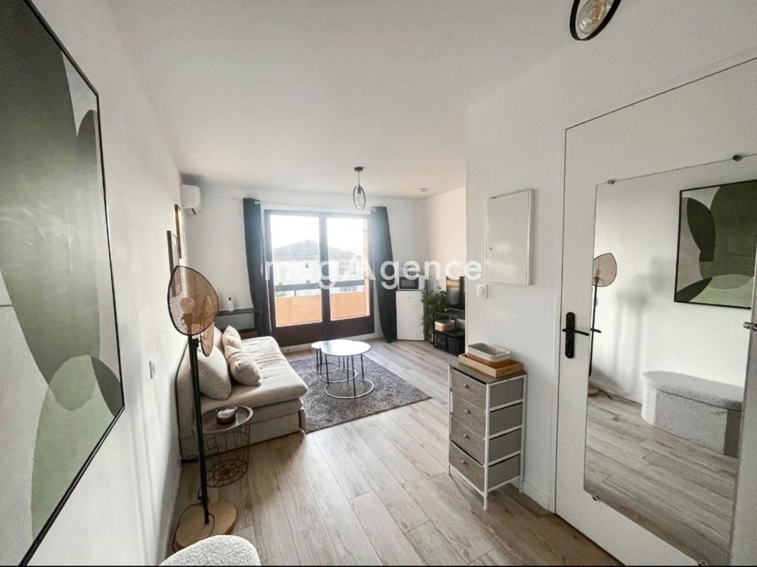 SANARY-SUR-MER –STUDIO MEUBLÉ AVEC TERRASSE & PISCINE - Photo 4