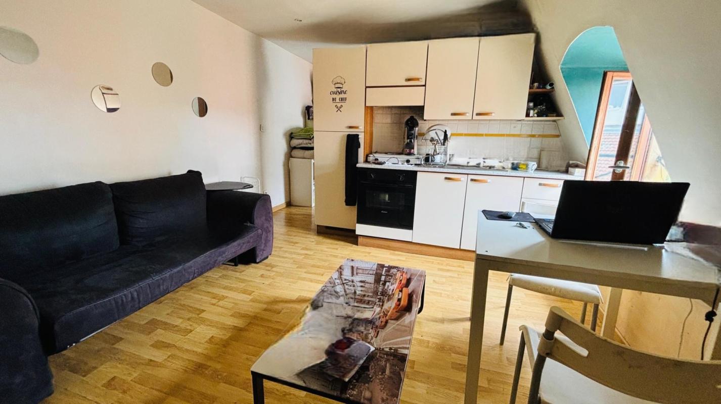 Appartement F1 Charme & Potentiel en plein centre ville - Photo 2