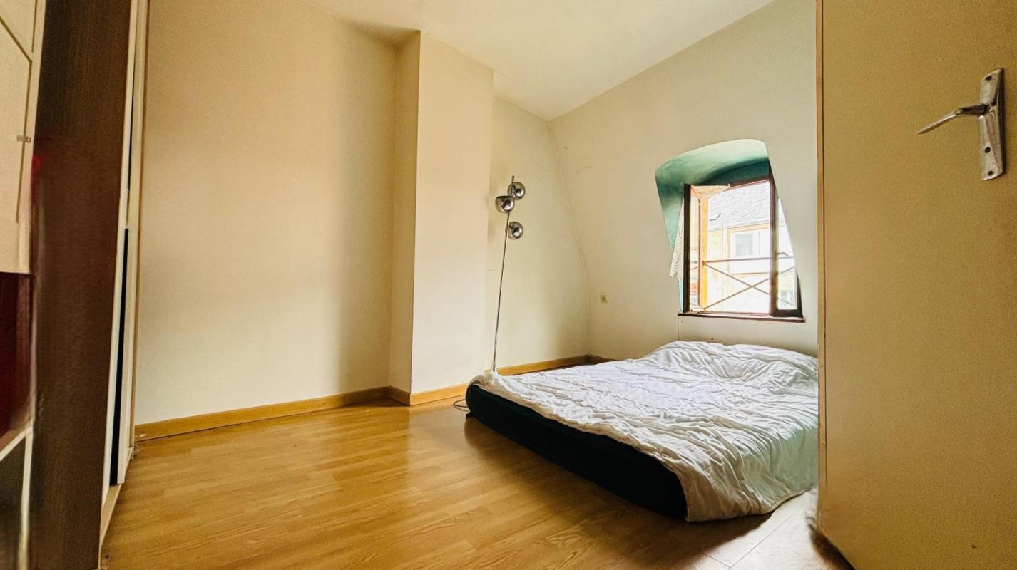 Appartement F1 Charme & Potentiel en plein centre ville - Photo 3