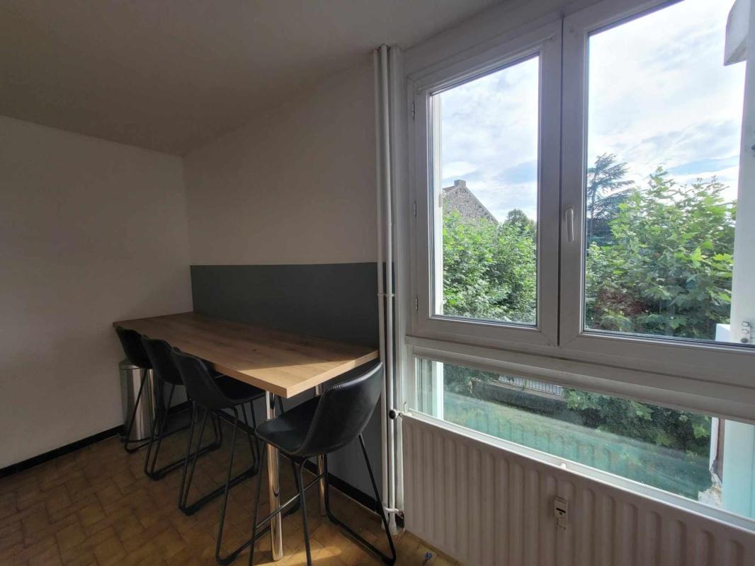T3 lumineux avec balcon  sans vis à vis , loyer toutes charges comprises ! - Photo 4