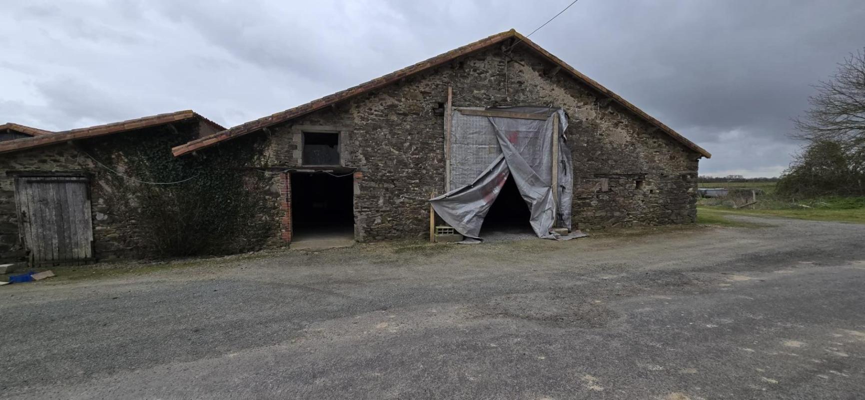 Grange de 300 m² à rénover - Photo 2