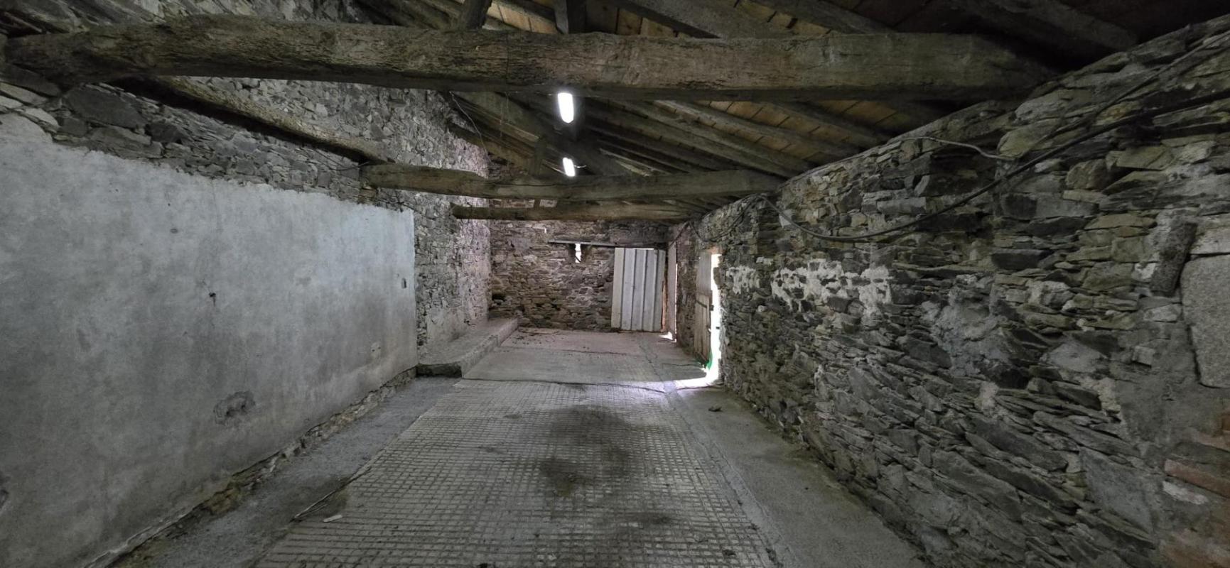 Grange de 300 m² à rénover - Photo 4