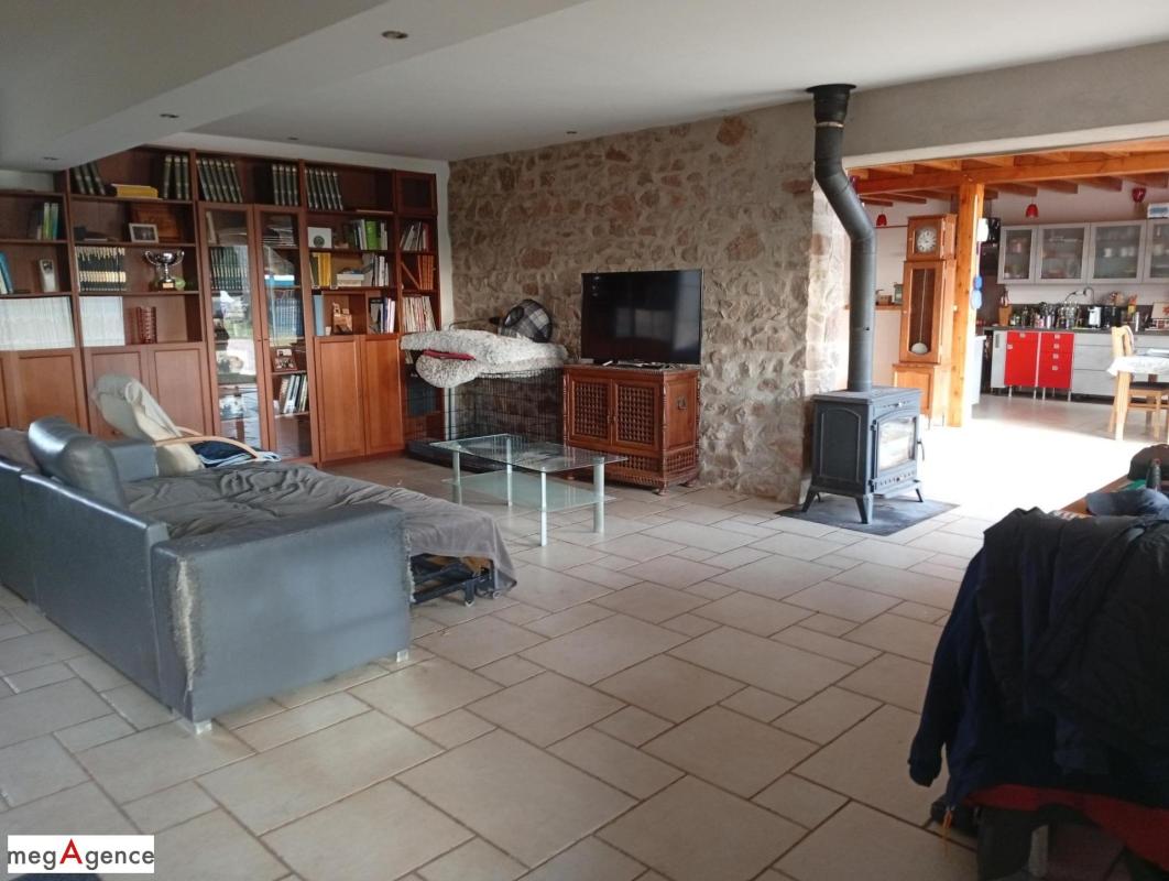 Longère 4 chambres dépendances sur 6,7 ha de terrain - Photo 2