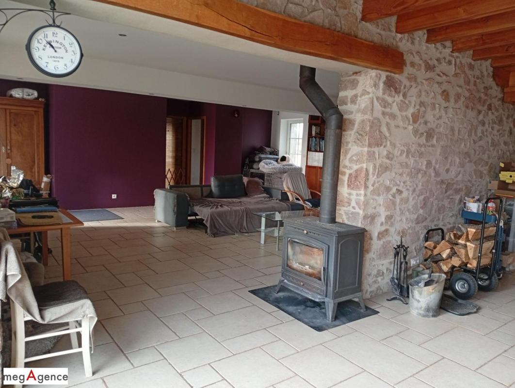 Longère 4 chambres dépendances sur 6,7 ha de terrain - Photo 3