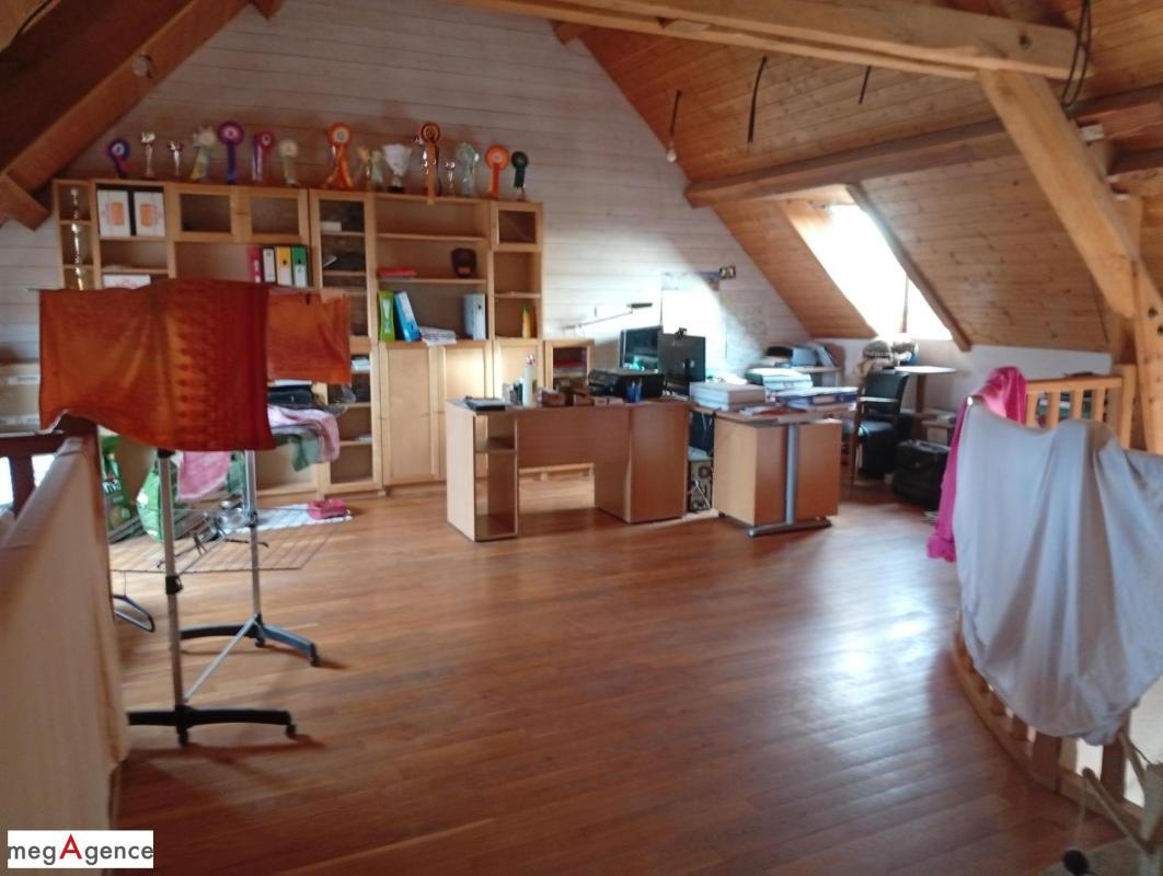 Longère 4 chambres dépendances sur 6,7 ha de terrain - Photo 5