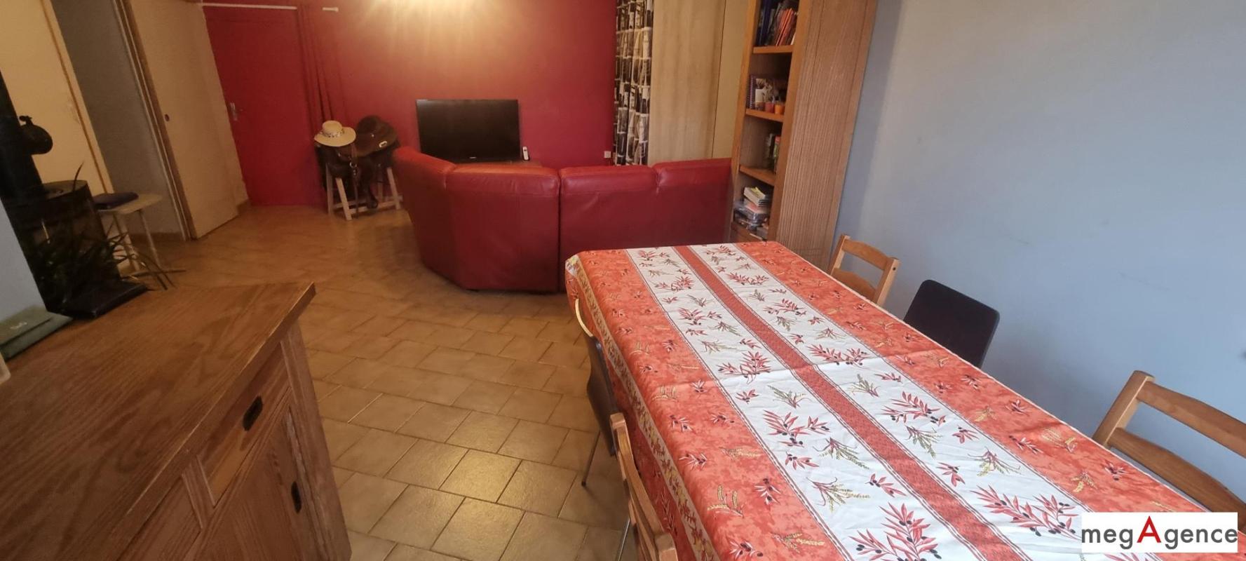A saisir, Idéal pour investisseurs et / ou résidence principale, ensemble immobilier de 160m2 habitables, sur terrain de 3450m2., et plusieurs dépendances - Photo 3