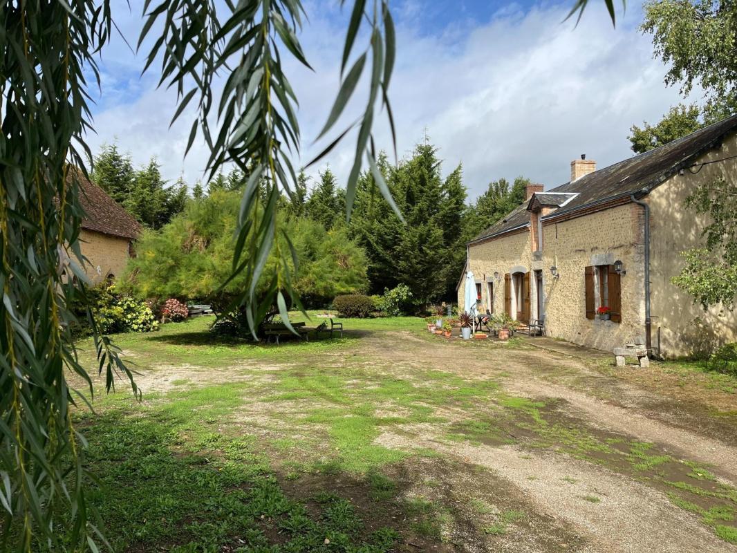 Ensemble corps de ferme avec grande dépendance et 7600 M² de terrain boisés - Photo 3