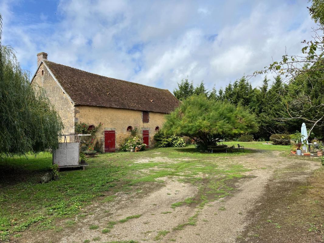 Ensemble corps de ferme avec grande dépendance et 7600 M² de terrain boisés - Photo 4
