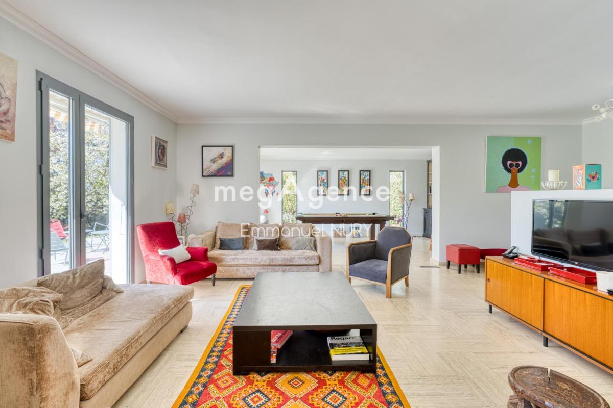 Maison familiale de 230 m² avec 5 chambres & piscine - Photo 2