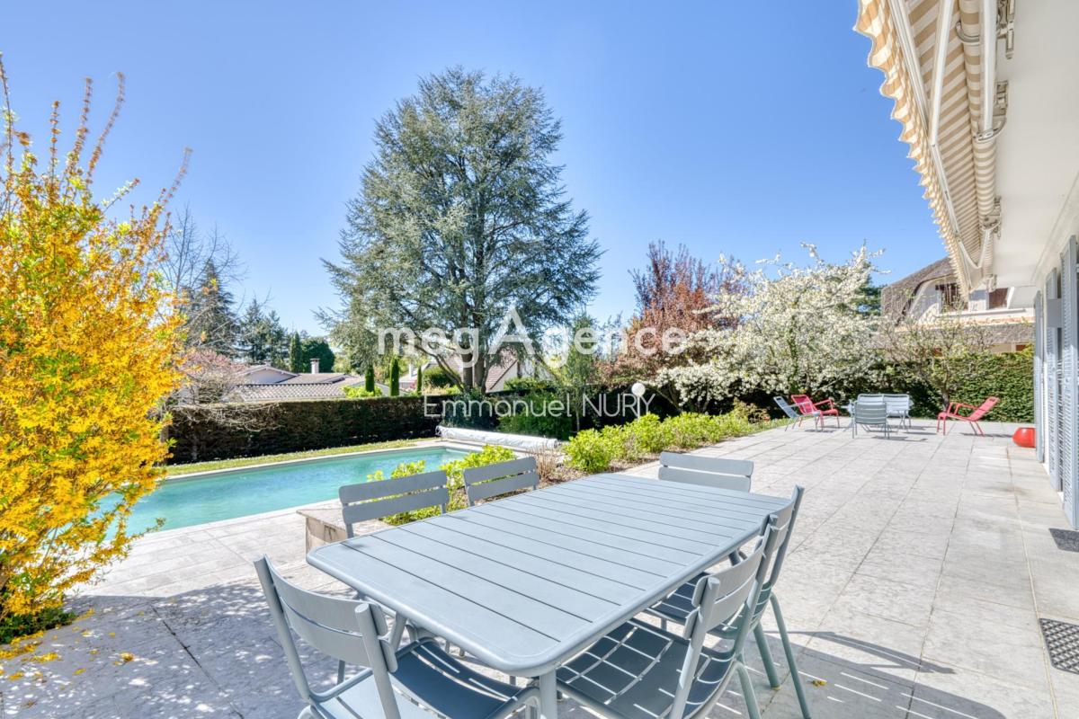 Maison familiale de 230 m² avec 5 chambres & piscine - Photo 5