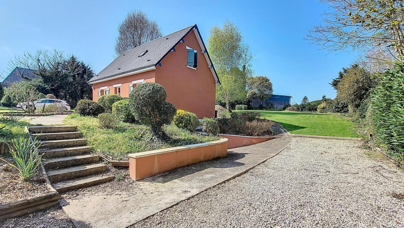 Maison 3 chambres sur sous sol et bâtiment ancien. Beau jardin 2500 m² - Photo 2