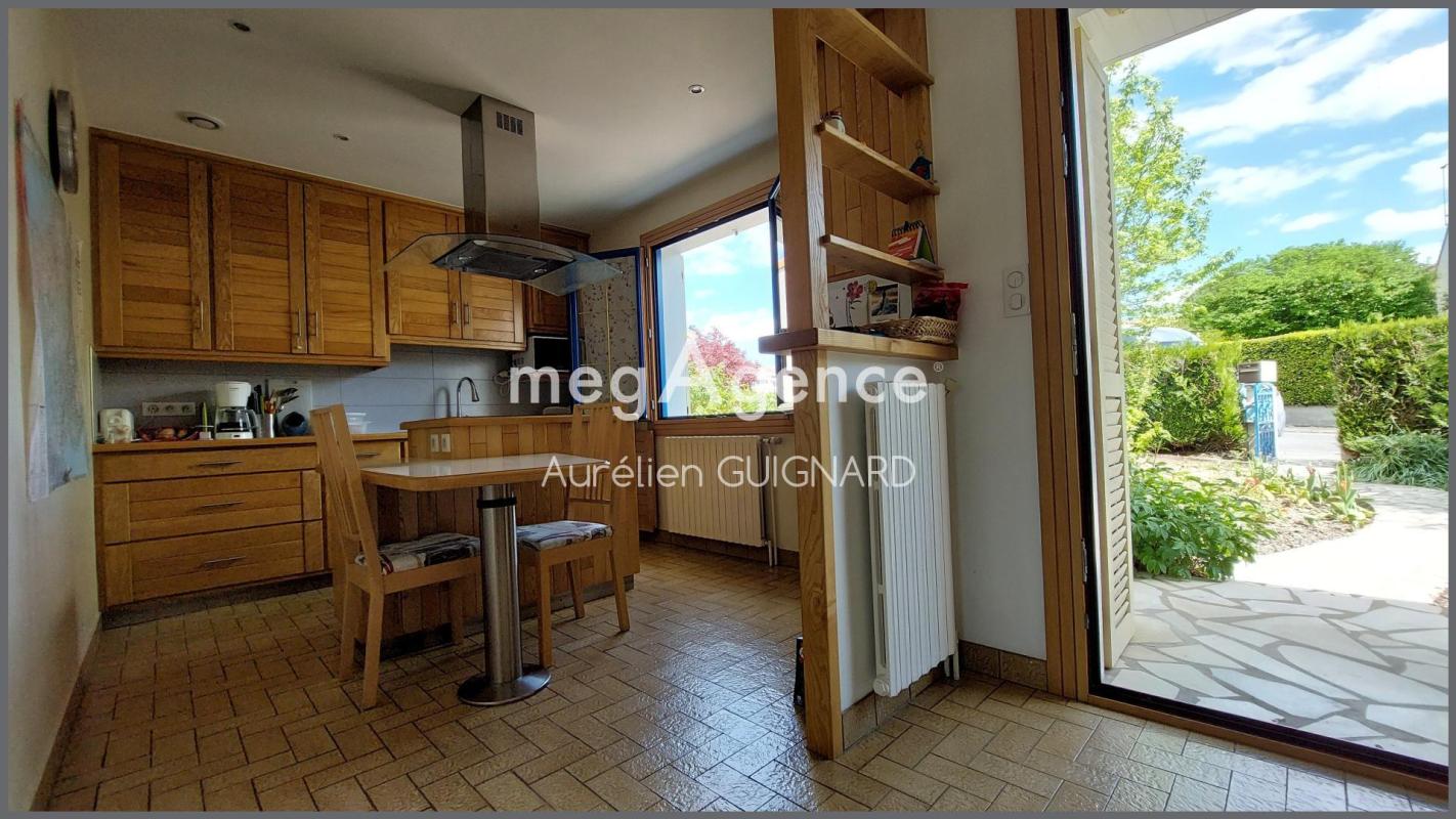 3 chambres, beaux volumes à vivre, jardin, garage - Photo 2