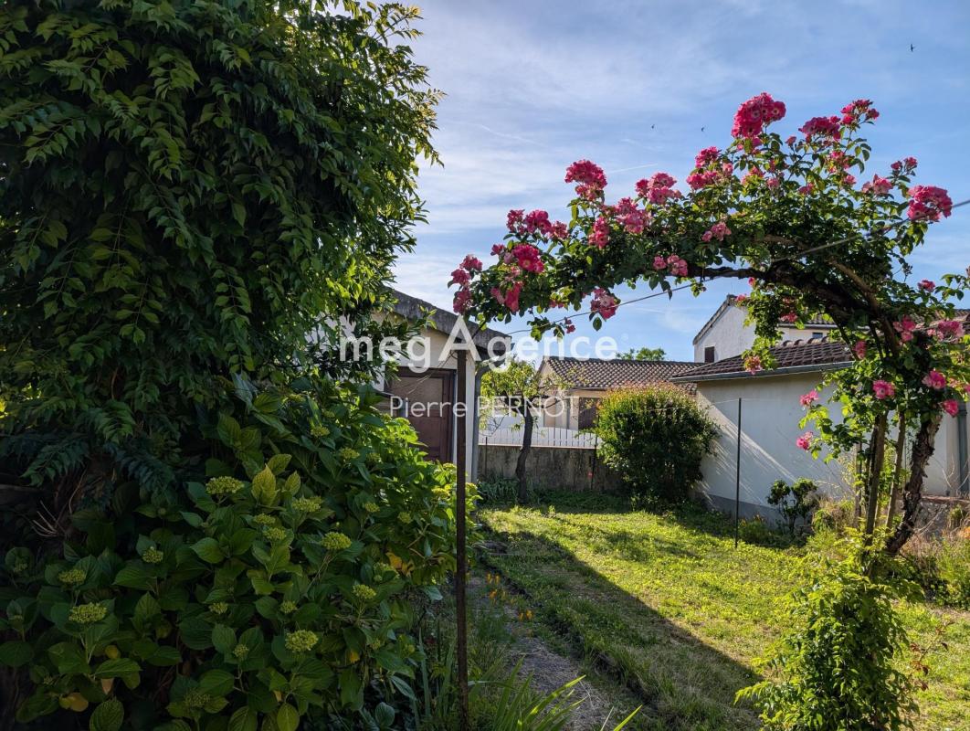 Grande maison de ville à rénover avec garage et jardin - Photo 2