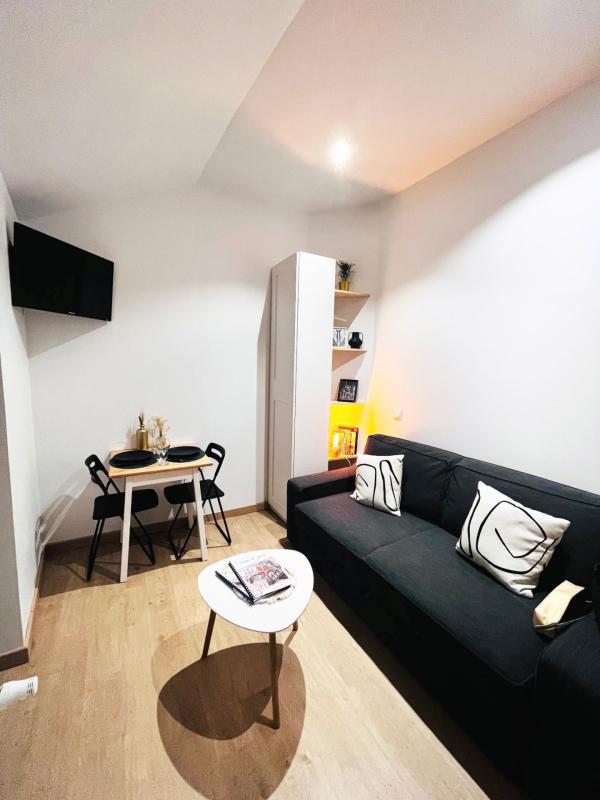 Pépite Investisseur : Studio avec Terrasse Privative à 3 min du Vieux-Marché - Photo 3