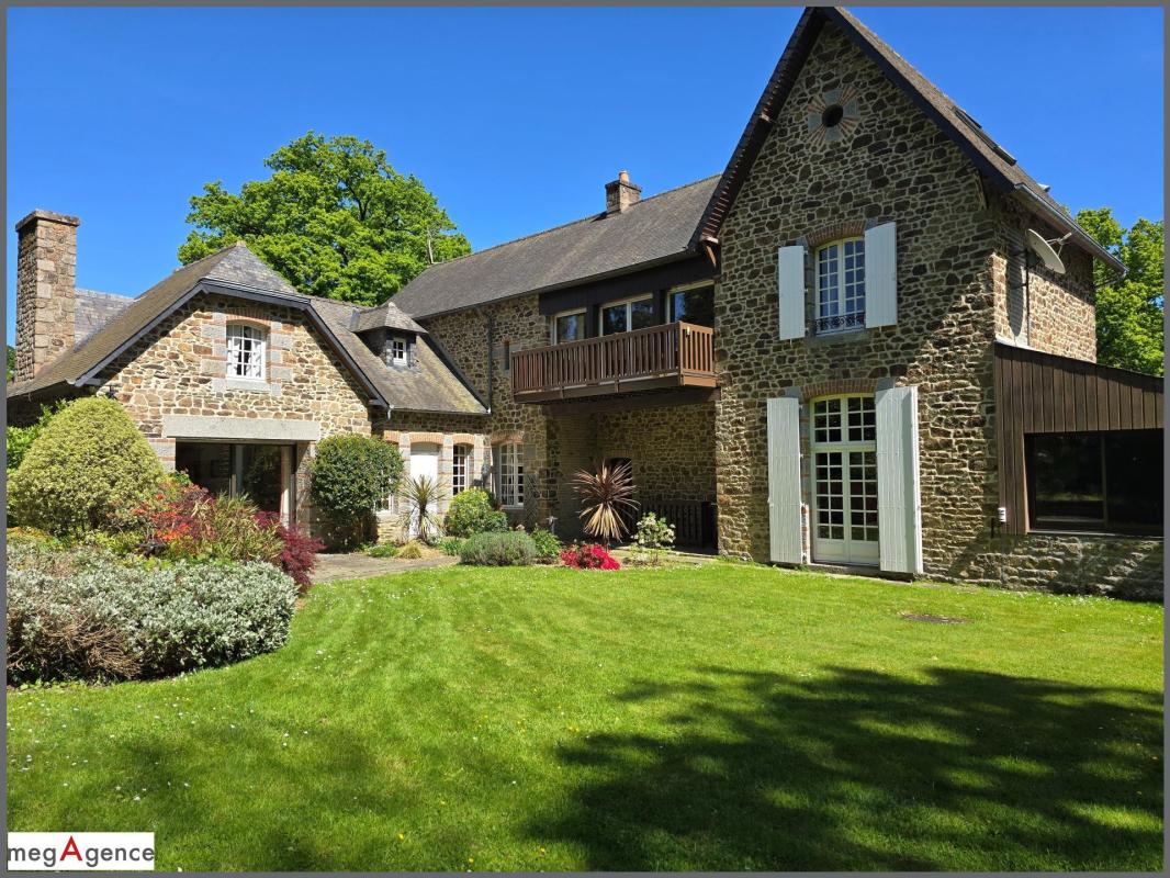 Maison à vendre, 9 pièces, 225 m², Fougeres
