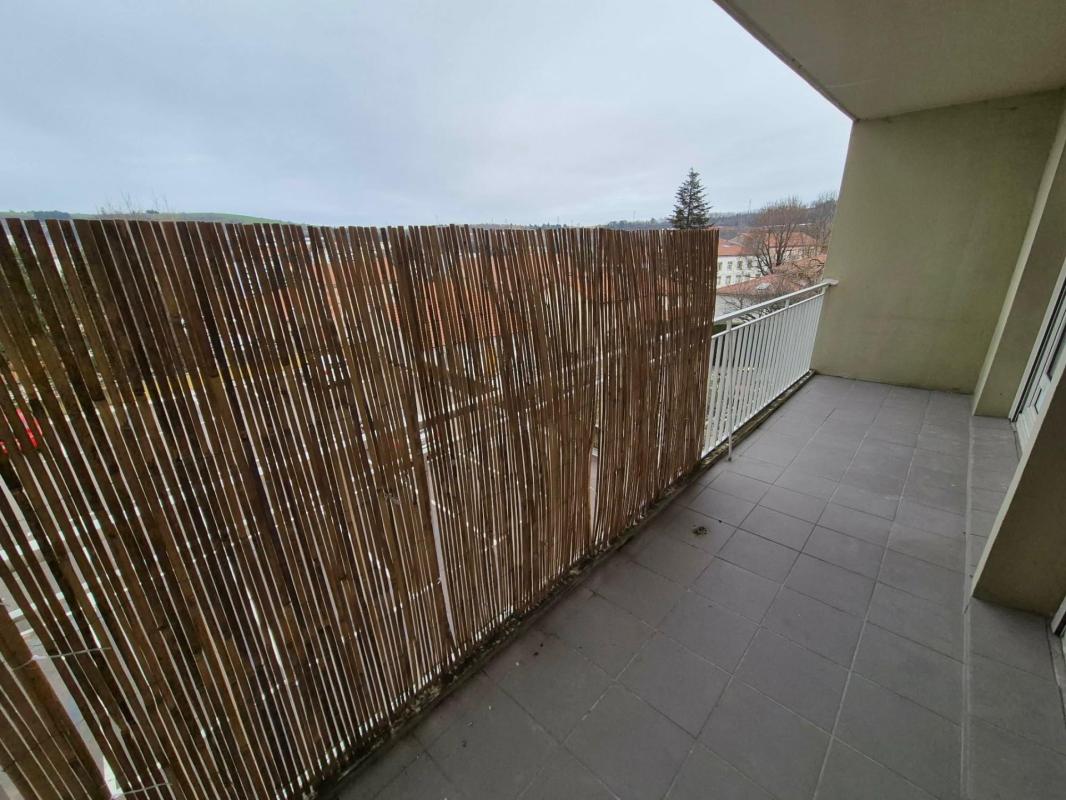 T4 entièrement rénové dans une petite copropriété. Balcon profitable carrelé - Photo 2