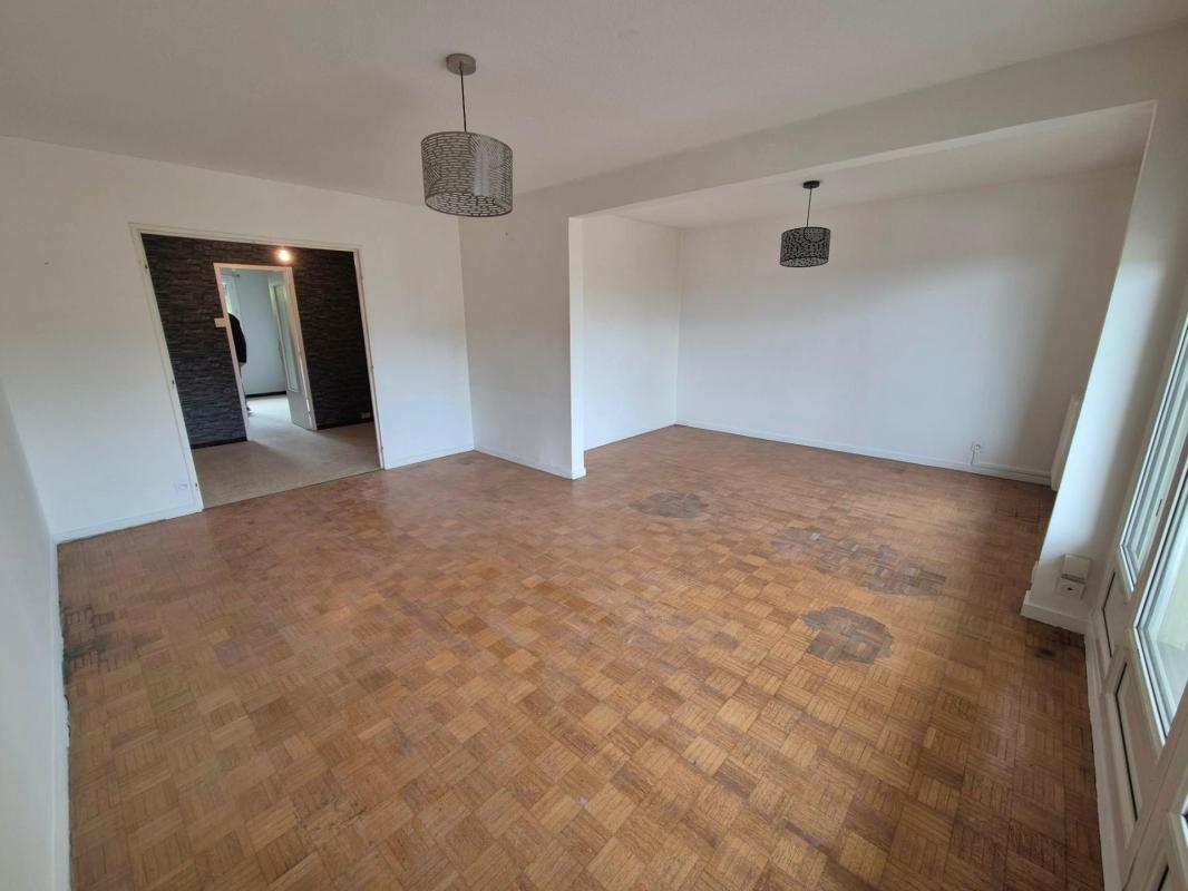 T4 entièrement rénové dans une petite copropriété. Balcon profitable carrelé - Photo 3