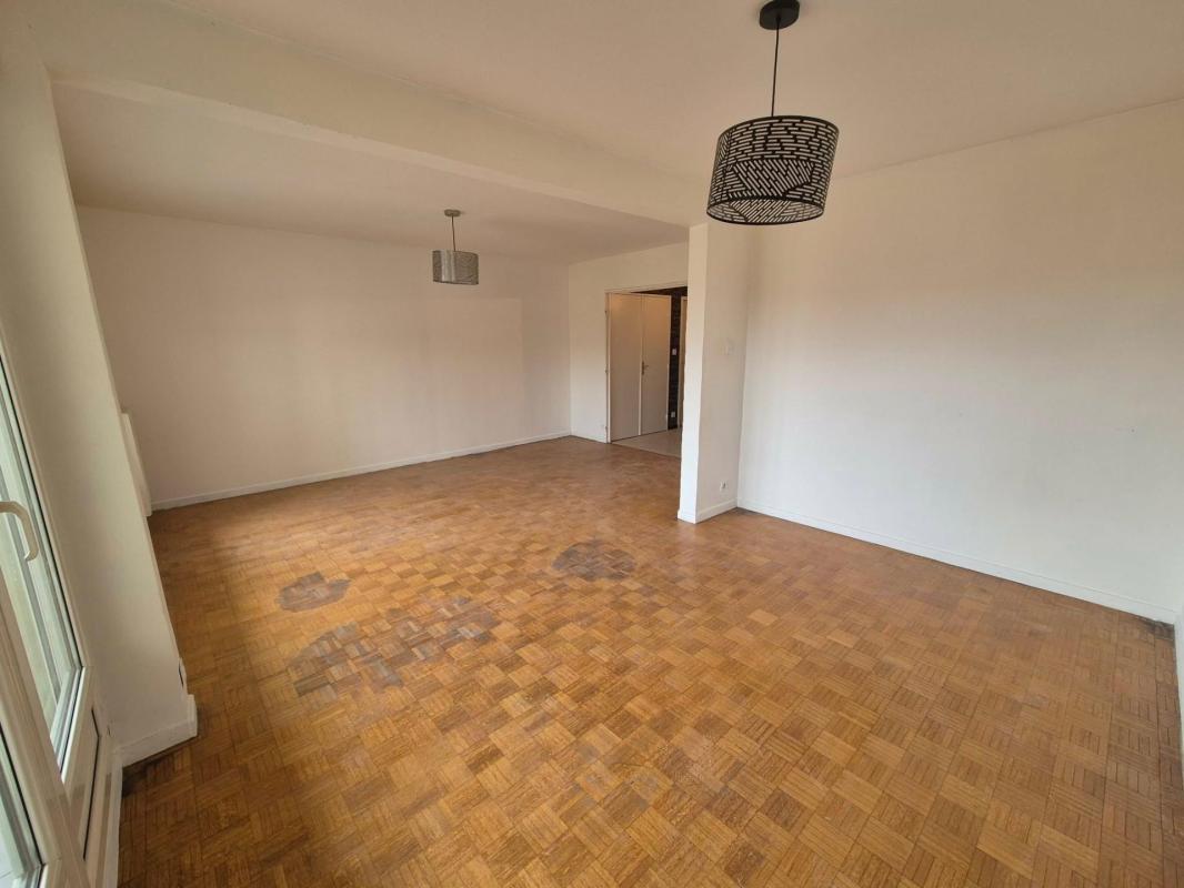 T4 entièrement rénové dans une petite copropriété. Balcon profitable carrelé - Photo 4
