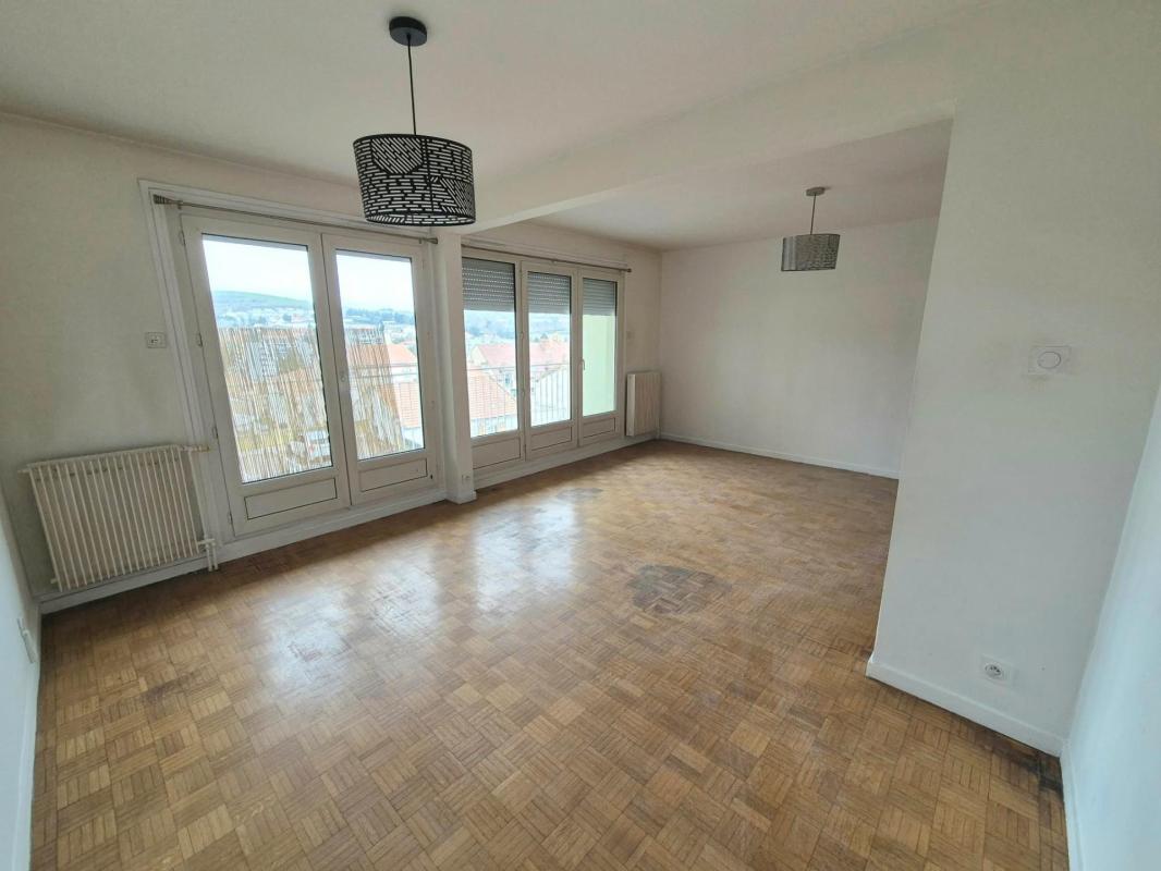 T4 entièrement rénové dans une petite copropriété. Balcon profitable carrelé - Photo 5