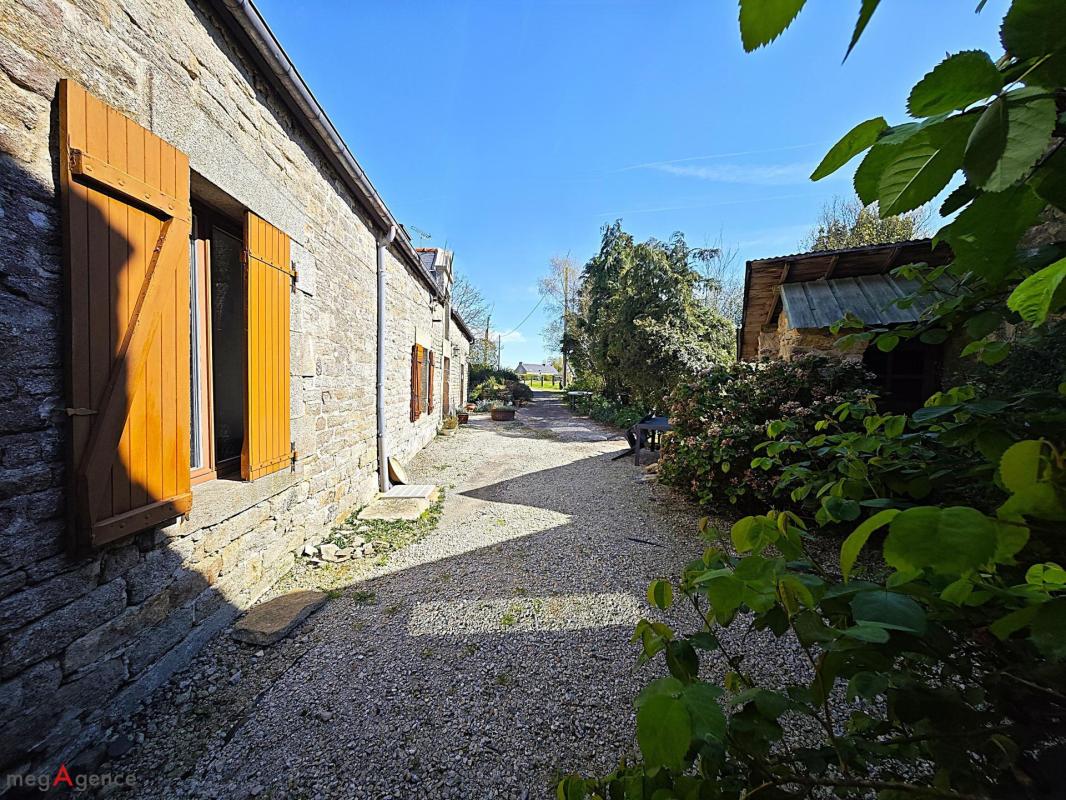 Ensemble de 2 maisons, annexe et hangar - Photo 3