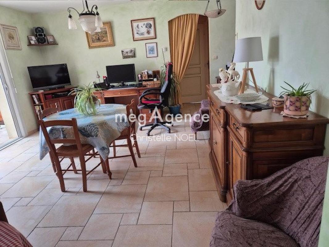 Proche du centre de Luçon maison de plain pied avec jardin - Photo 3