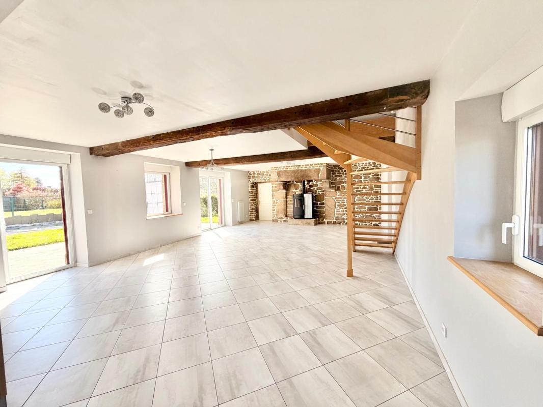 Maison longère 175 m² 5 chambres terrain 1246 m² Landean Fougères - Photo 3
