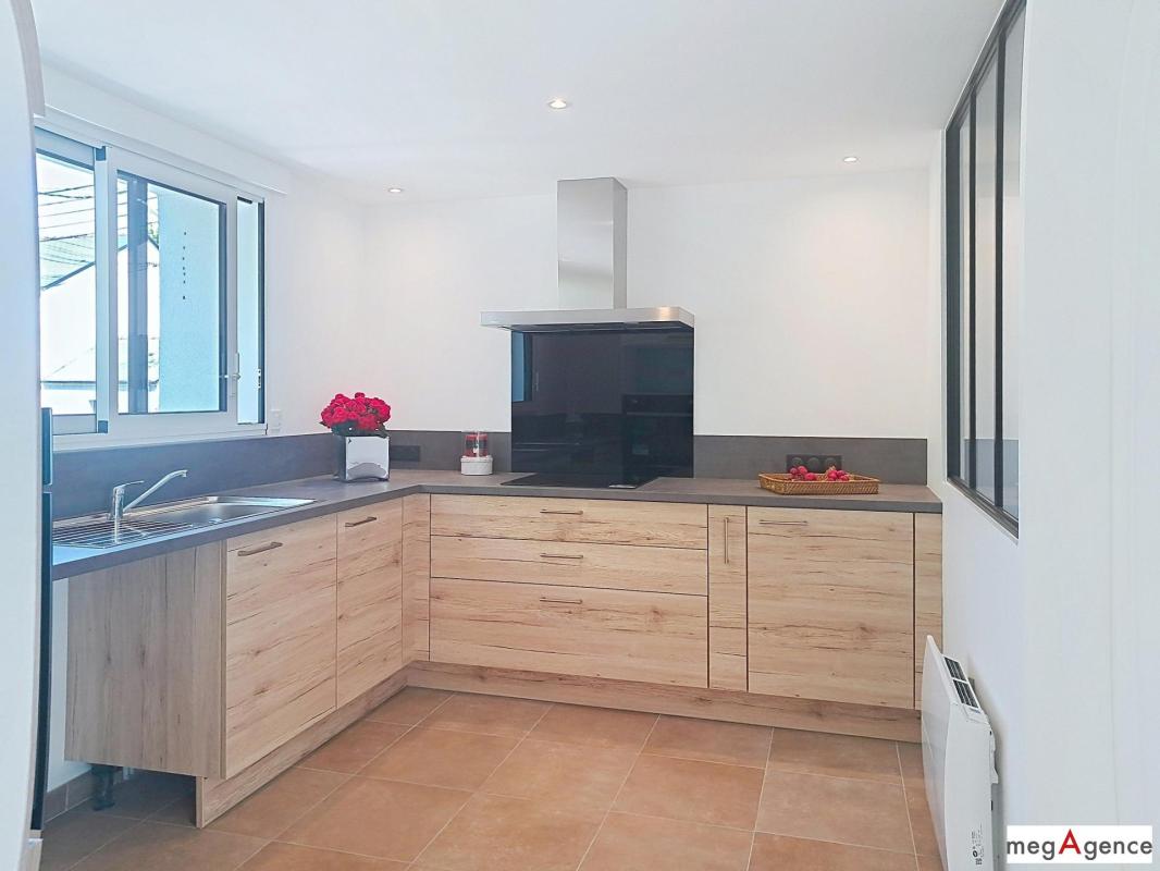 Alliance parfaite entre emplacement et rénovation de qualité pour cette maison 3 chambres - Photo 2