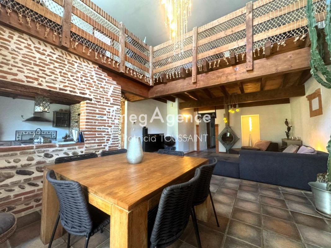 Superbe maison de charme située à LAVERNOSE LACASSE -31410- 241m2 entierement rénovée avec piscine - Photo 3