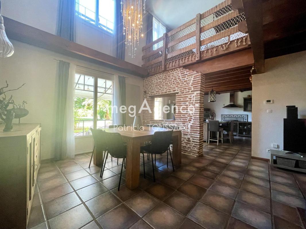 Superbe maison de charme située à LAVERNOSE LACASSE -31410- 241m2 entierement rénovée avec piscine - Photo 5