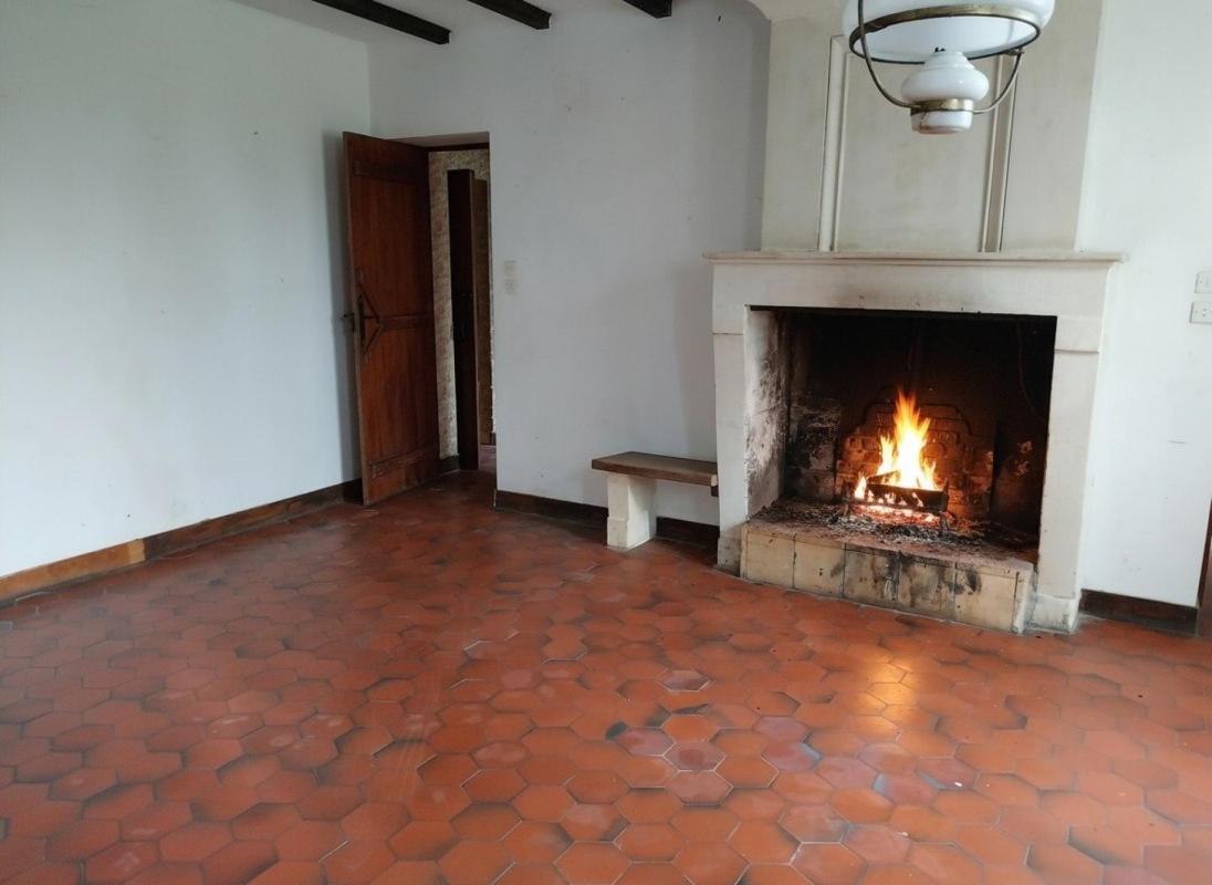 Maison charentaise à rénover – 210 m² – terrain arboré 3 500 m² – dépendances – profession libérale – Jonzac - Photo 4