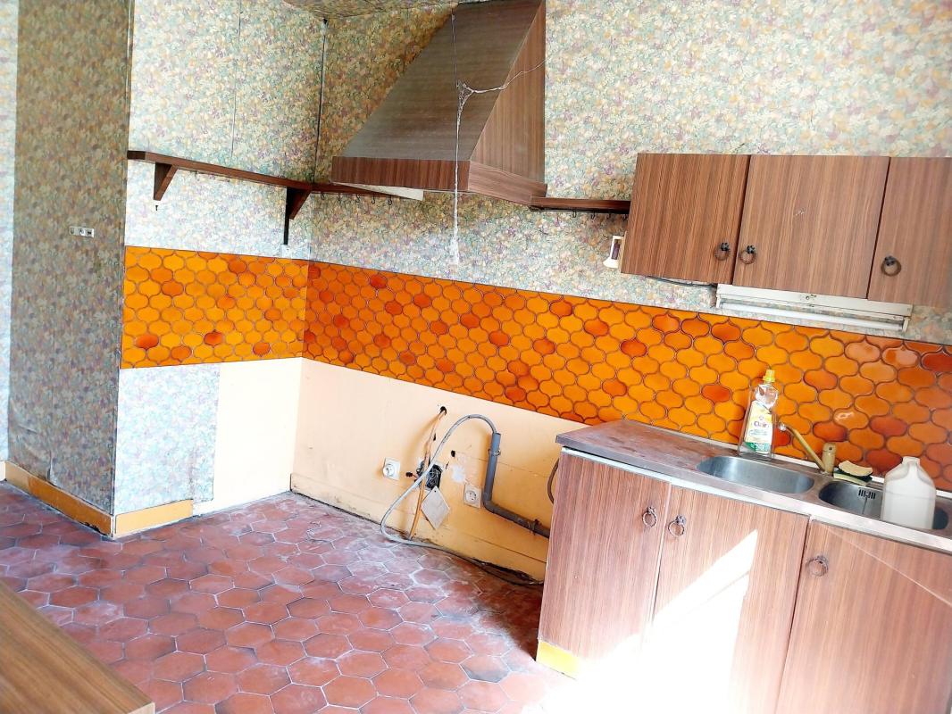 Maison charentaise à rénover – 210 m² – terrain arboré 3 500 m² – dépendances – profession libérale – Jonzac - Photo 5