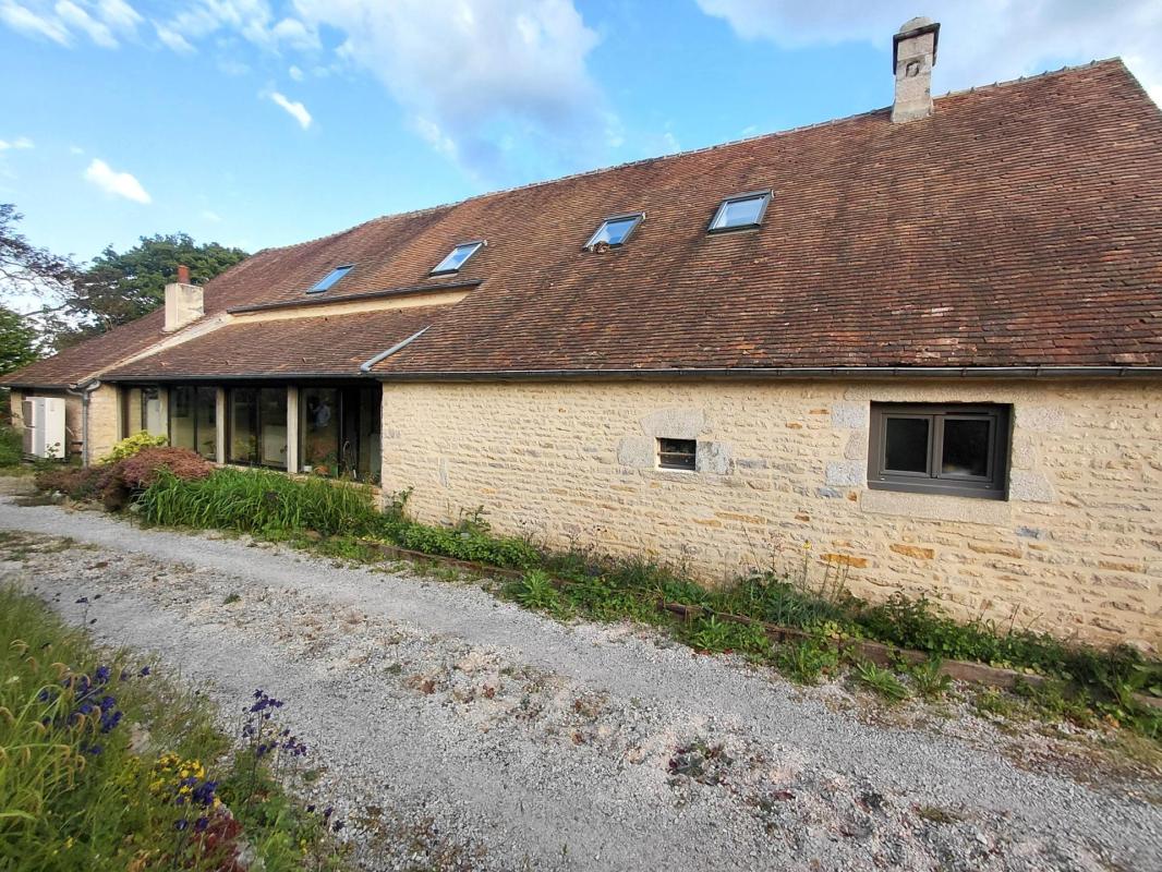 Maison en pierres rénovée 200m², garage, dépendance - Photo 2