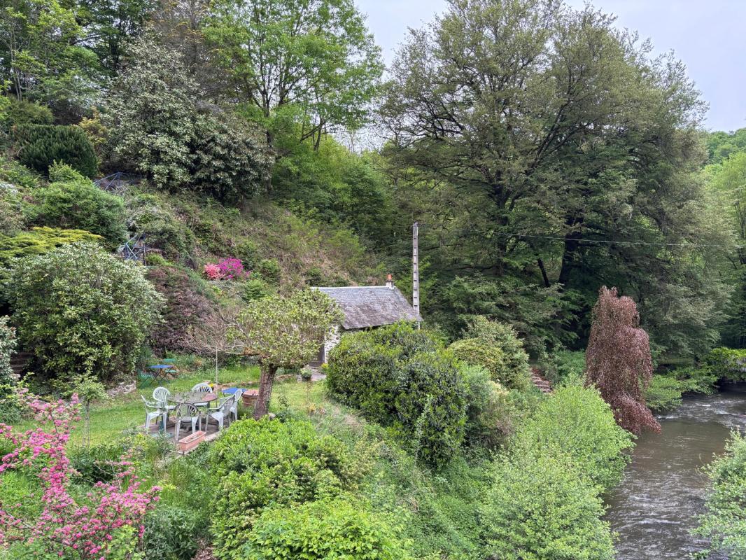 Propriété rare traversée par une rivière - Dépendances -Théatre de verdure - Photo 2