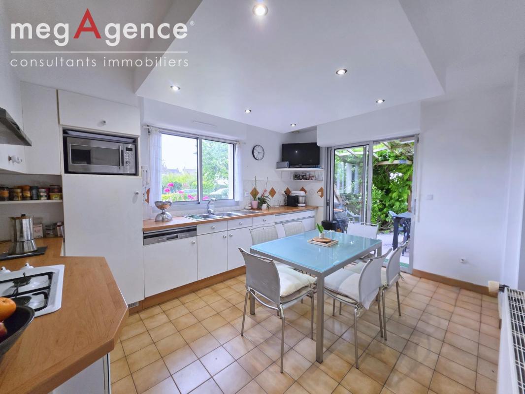 Maison familiale avec studio indépendant – Cadre privilégié à Ifs Bourg - Photo 4