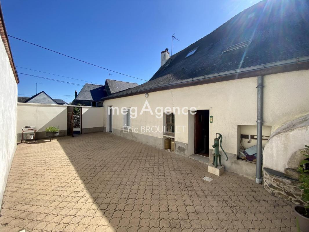 Maison de bourg ancienne avec cour et garage - Photo 2