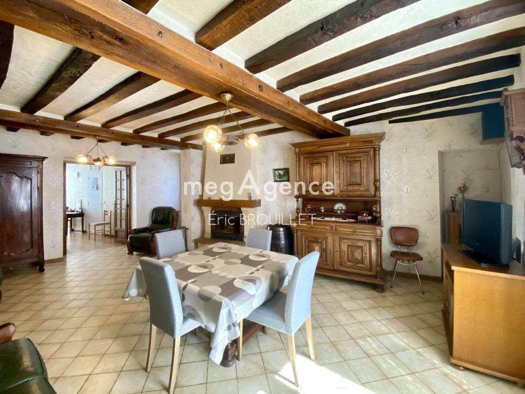 Maison de bourg ancienne avec cour et garage - Photo 3