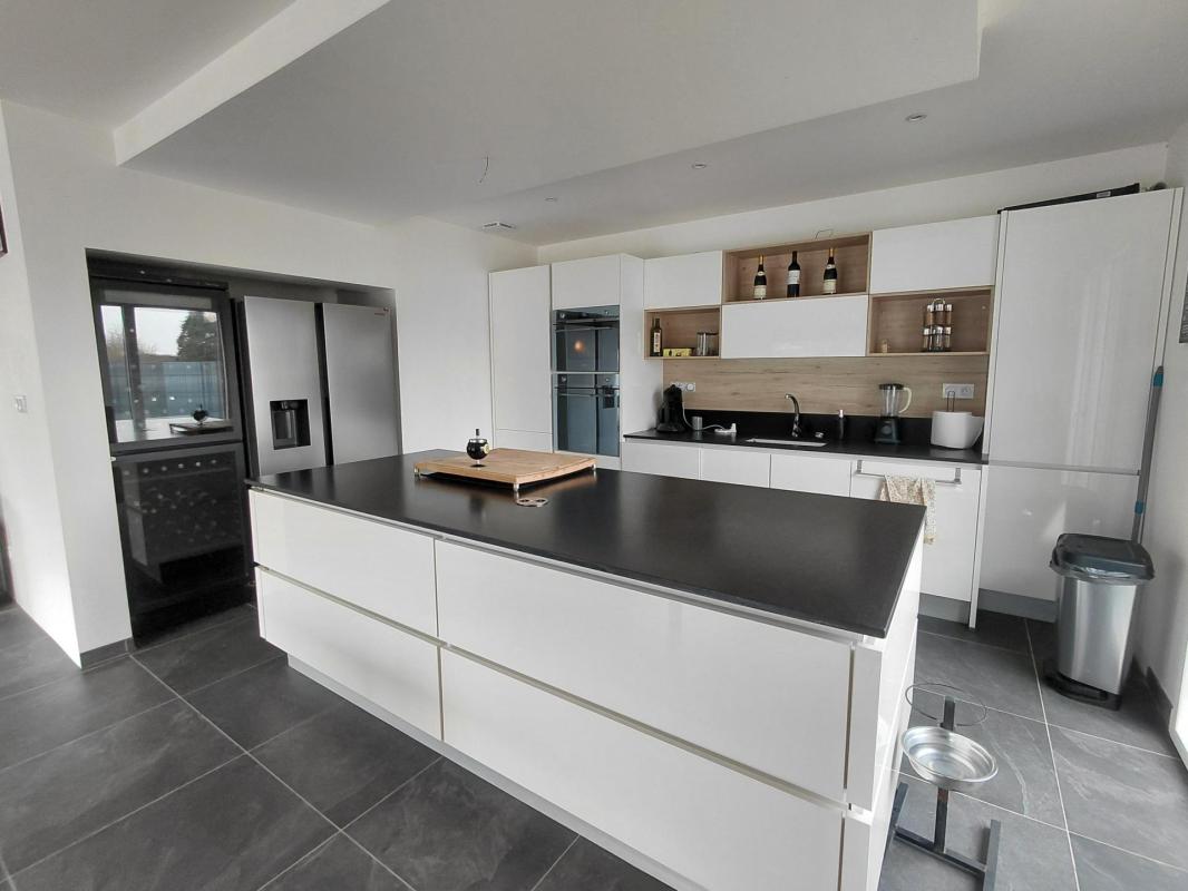 Maison de 2017, 5 chambres, garage sur 1600m² - Photo 3