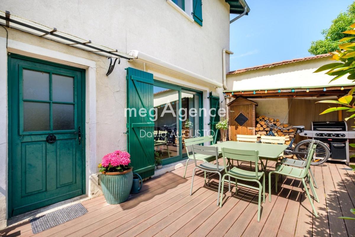 RARE MAISON DE VILLE TASSIN HORLOGE, 3 CHAMBRES + BUREAU,TERRASSE ET 2 STATIONNEMENTS - Photo 3