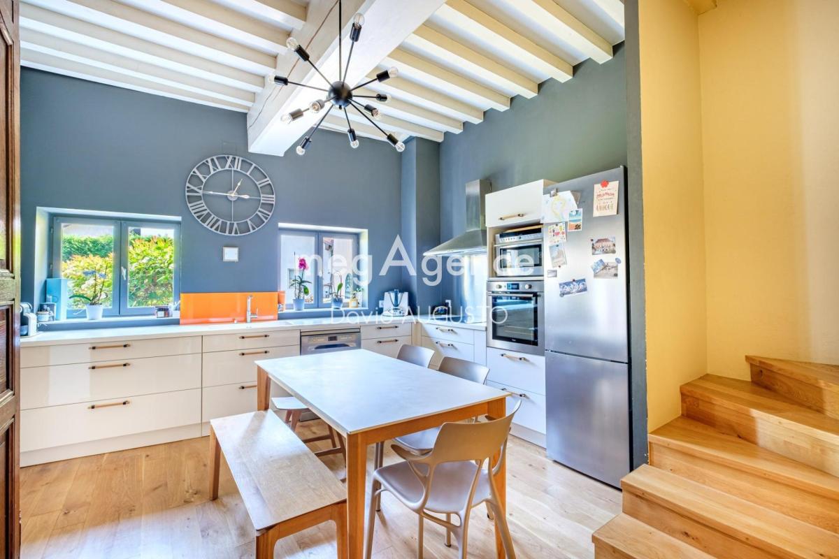 RARE MAISON DE VILLE TASSIN HORLOGE, 3 CHAMBRES + BUREAU,TERRASSE ET 2 STATIONNEMENTS - Photo 4