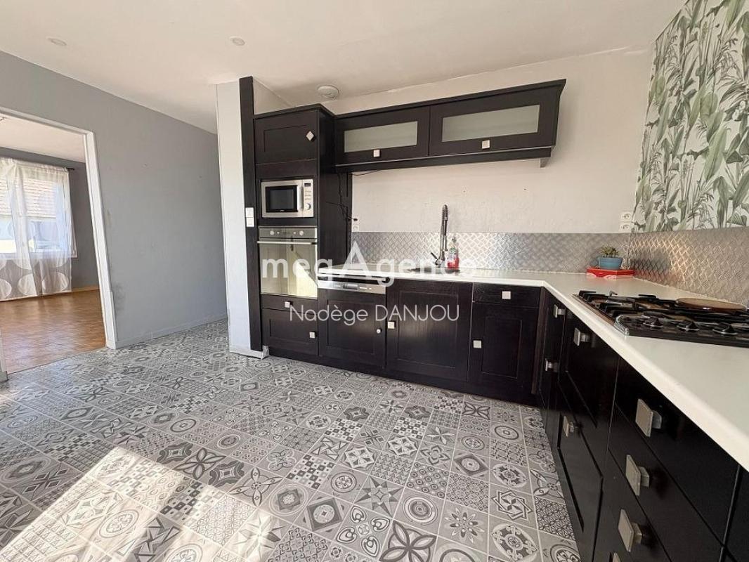 PAVILLON SUR SOUS SOL 139 M2 HABITABLES ST DENIS DE MERE - Photo 3