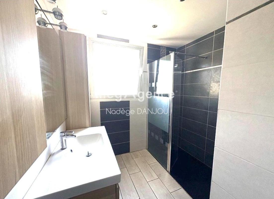 PAVILLON SUR SOUS SOL 139 M2 HABITABLES ST DENIS DE MERE - Photo 4