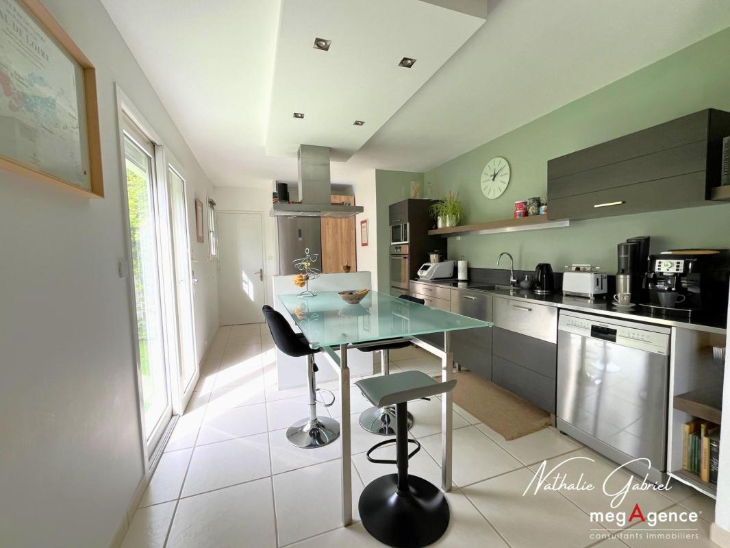 A 5 mn au sud d'Angers, maison de 5 chambres sur 720 m2 de terrain prête à vivre ! - Photo 4