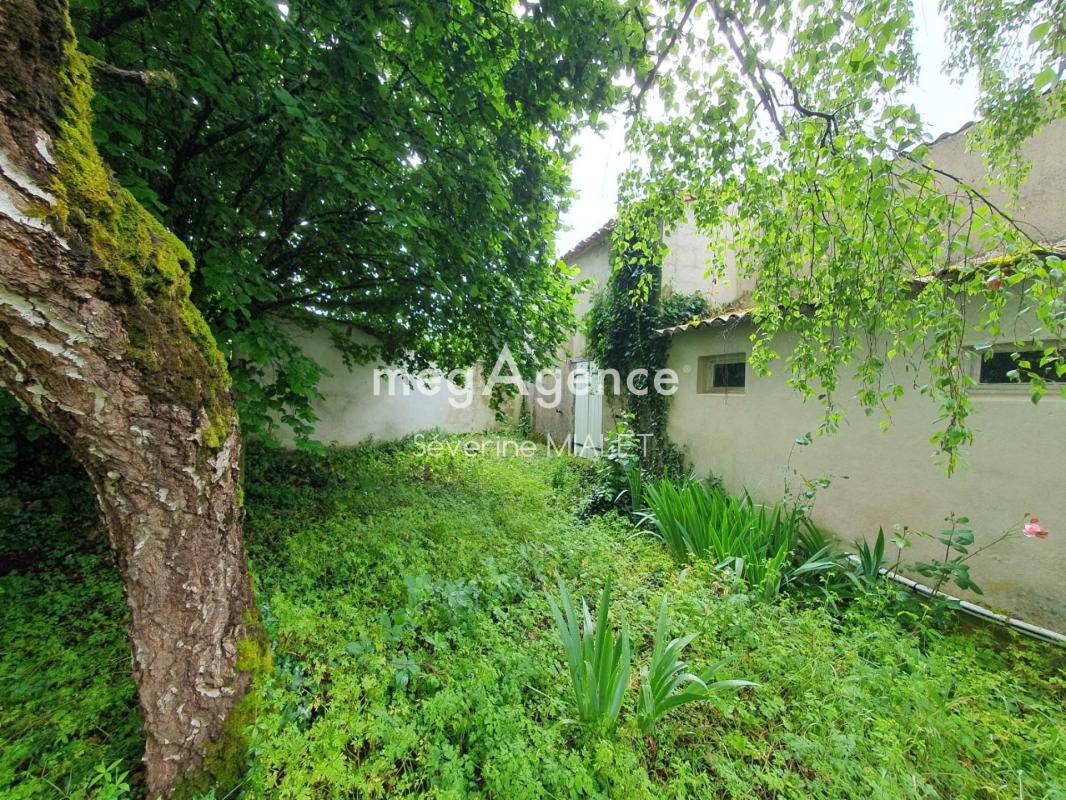 Maison a rénover Mainxe-Gondeville 16200 - Photo 4