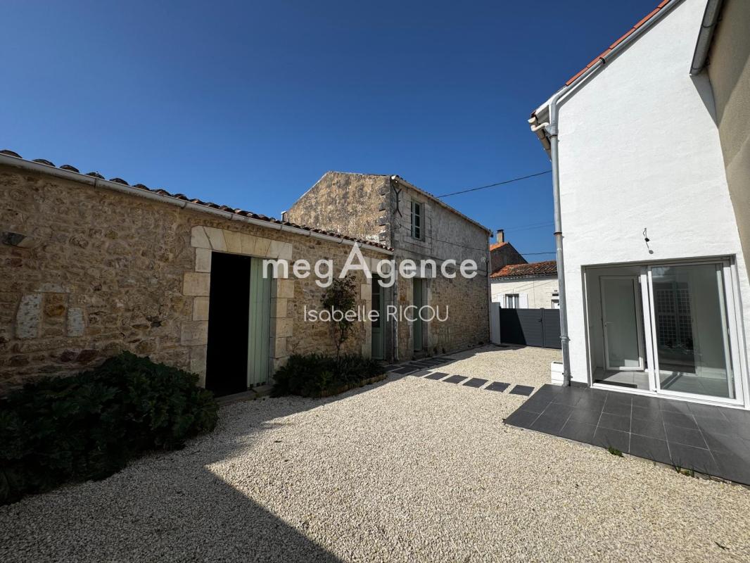BOURCEFRANC, MAISON EN PIERRE RENOVEE de 89m² + DEPENDANCES - Photo 2