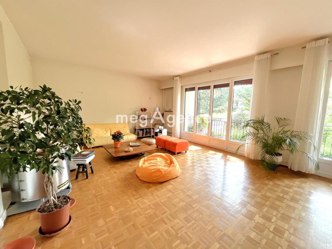 Appartement de standing lumineux 165 m² – Domaine privé sécurisé  – Parking et Cave - Saint-Nom-La-Bretèche - Photo 3