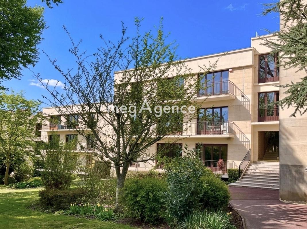 Appartement de standing lumineux 165 m² – Domaine privé sécurisé  – Parking et Cave - Saint-Nom-La-Bretèche - Photo 4
